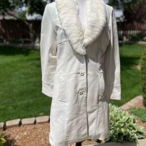 NEW Women’s leather coat by Wilsons Leather, thinsulate insulation. Size medium